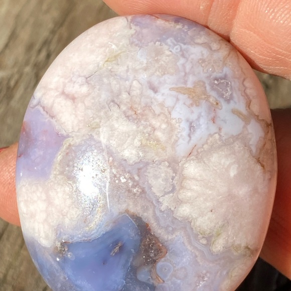 Blue flower agate palm stone - Picture 3 of 3